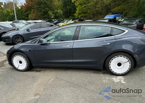 2018 Tesla Model 3 from USA, damaged, VIN 5YJ3E1EB1JF119421